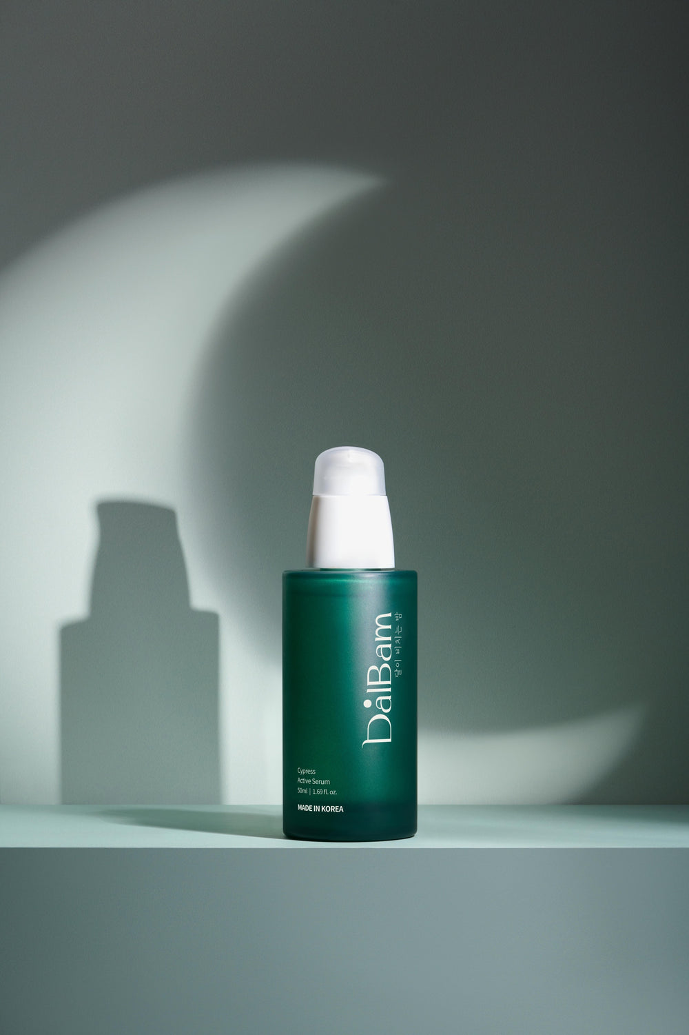 Ay gölgesi önünde Aktif Serum